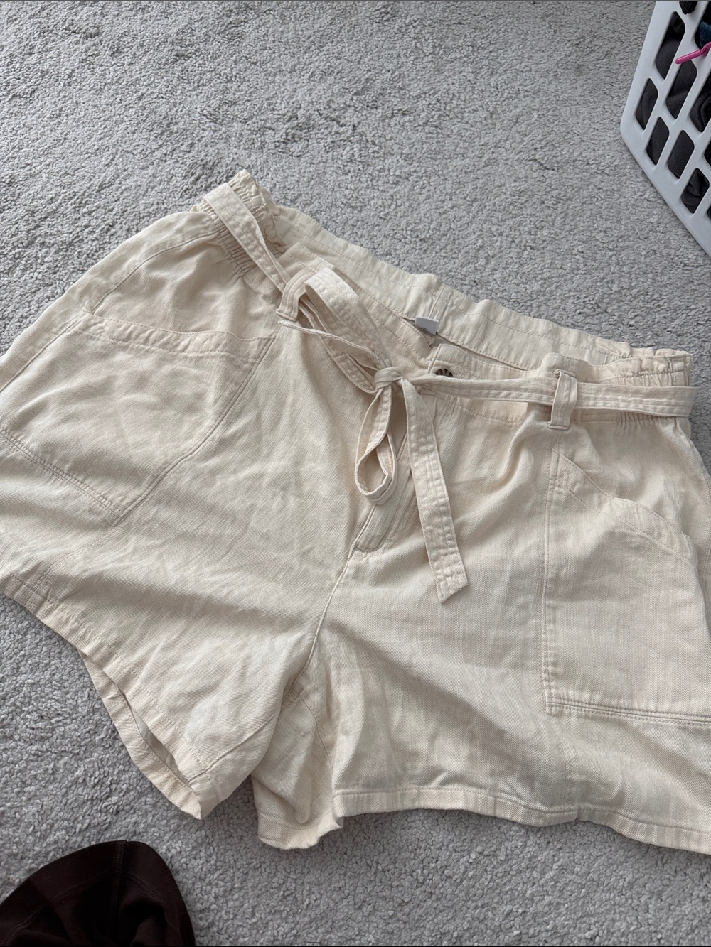 Old Navy Cream Tie-Belt Linen-Blend Shorts